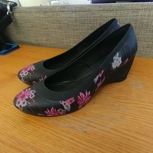 Floral Wedge